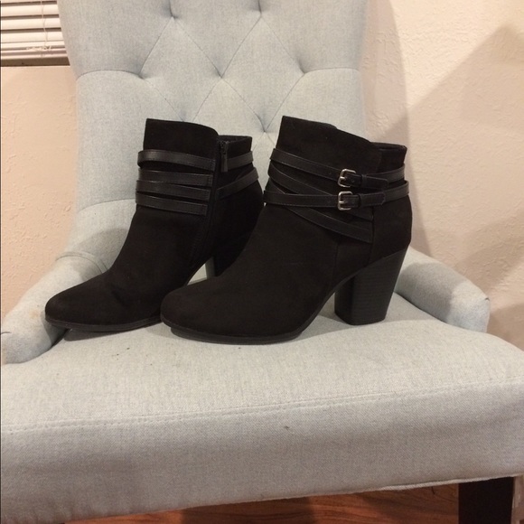 Various Torrid shoes ranging from size 11.5 to 12w - Picture 7 of 16